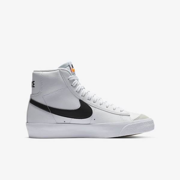 Zapatillas Baloncesto Nike Blazer Mid 77 Older Niños Blancas Naranjas Negras | NK750EPR