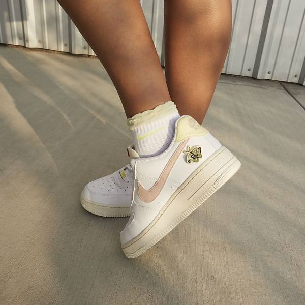 Zapatillas Nike Air Force 1 07 SE Mujer Blancas Azules Rosas | NK841ZRT