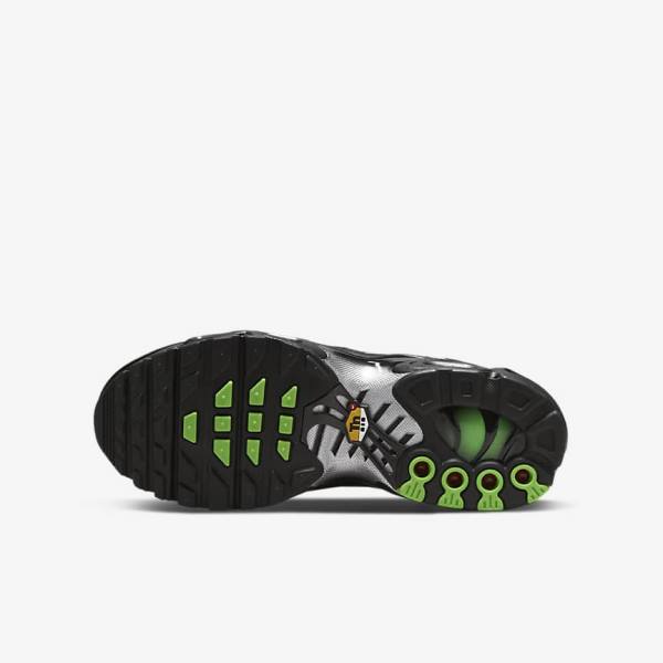 Zapatillas Nike Air Max Plus Older Niños Negras Verde Metal Plateadas Negras | NK345CLI