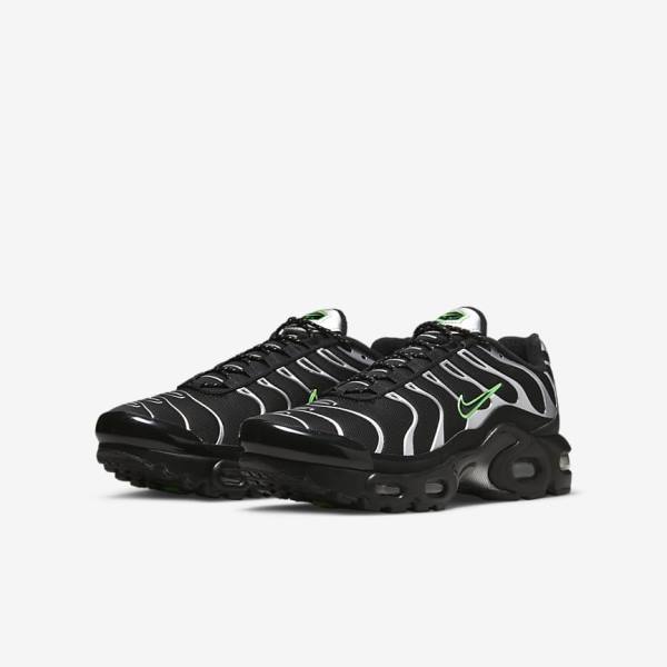 Zapatillas Nike Air Max Plus Older Niños Negras Verde Metal Plateadas Negras | NK345CLI