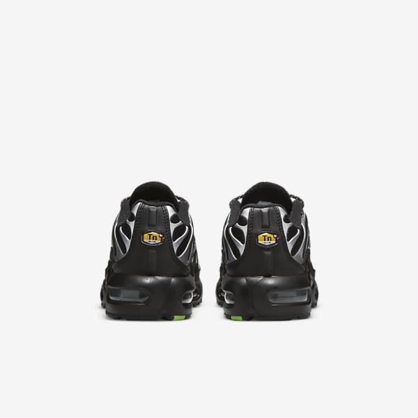 Zapatillas Nike Air Max Plus Older Niños Negras Verde Metal Plateadas Negras | NK345CLI