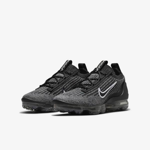 Zapatillas Nike Air VaporMax 2021 FK Older Niños Negras Blancas Gris Oscuro Negras | NK148NCS