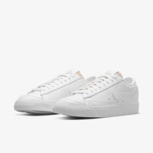 Zapatillas Nike Blazer Low 77 Mujer Blancas | NK792LNS