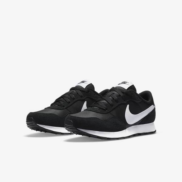 Zapatillas Nike MD Valiant Older Niños Negras Blancas | NK172SEI