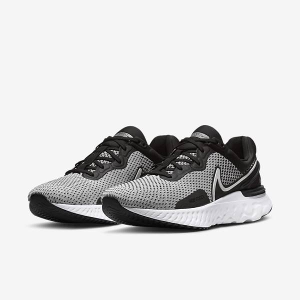 Zapatillas Running Nike React Miler 3 Carretera Hombre Blancas Negras Metal Plateadas | NK653RJG